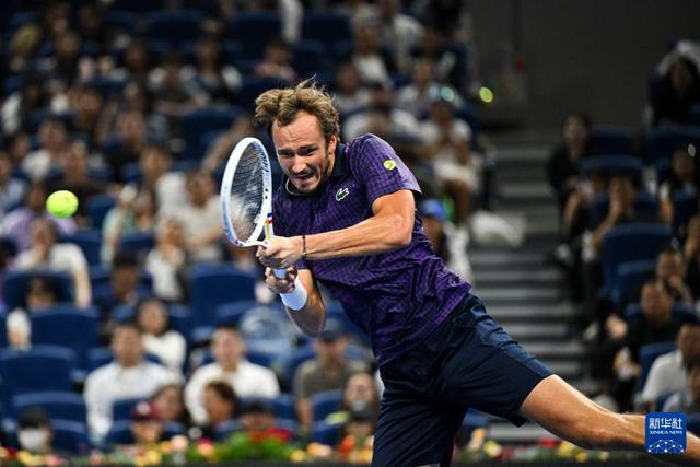 关于德国网球队险胜日本网球队，梅德韦杰夫绝境逆转的信息