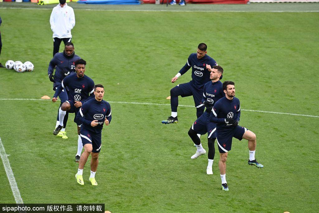 马来西亚队轻取法国队，黄鸭组合统治全场