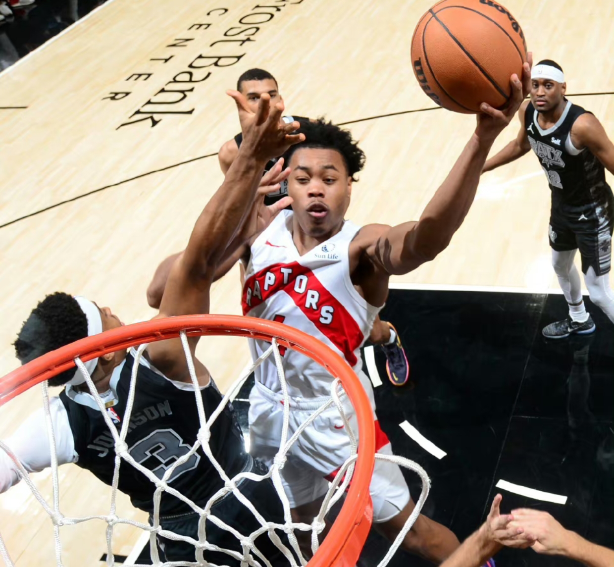 PG游戏下载-马刺球员出色发挥领队斩获连胜