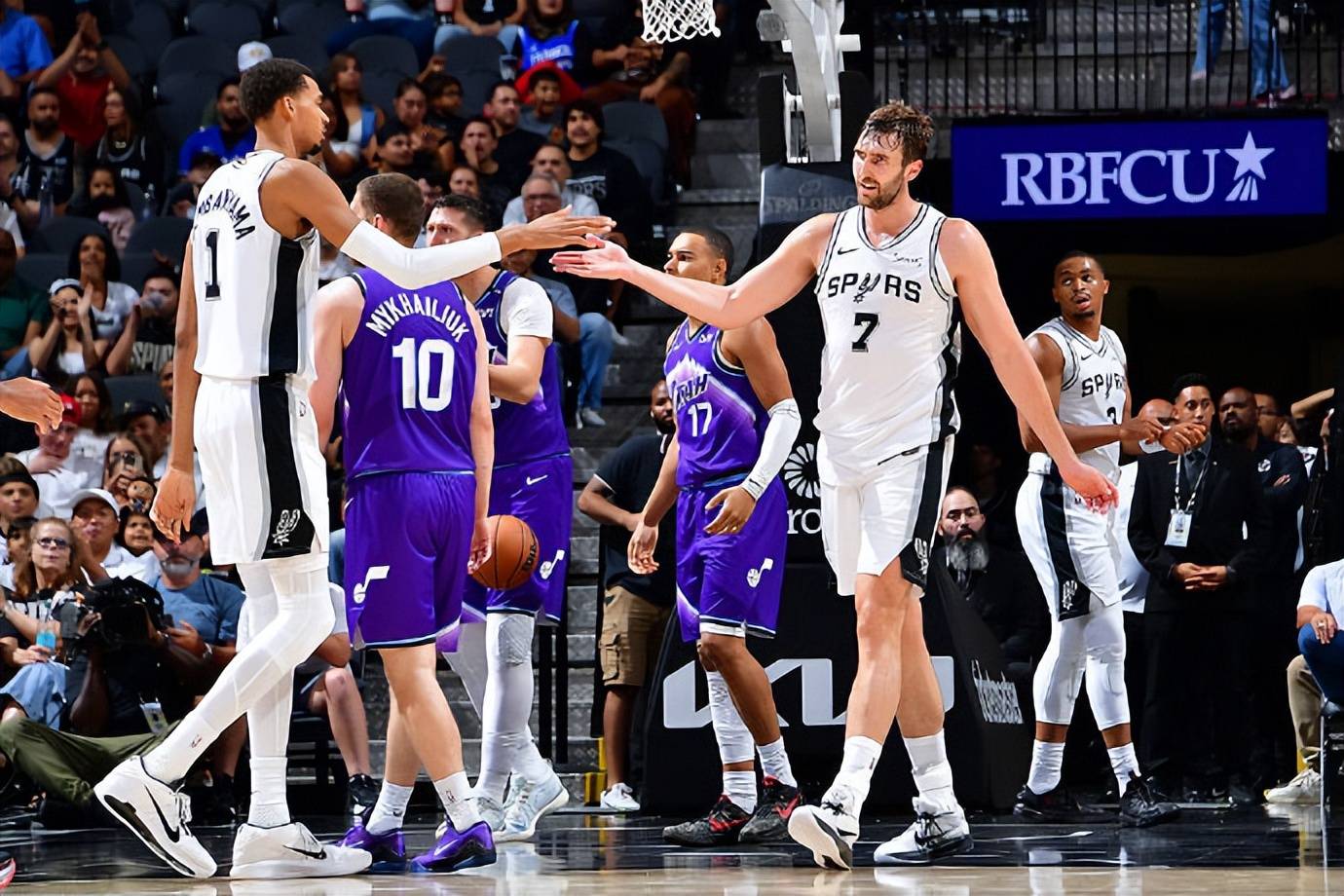 马刺双加时力克骑士，连胜达到四场