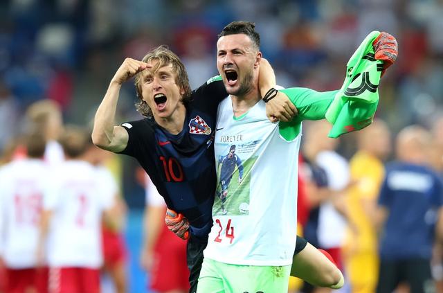 法国队连续胜利赢得观众掌声 法国队连续胜利赢得观众掌声