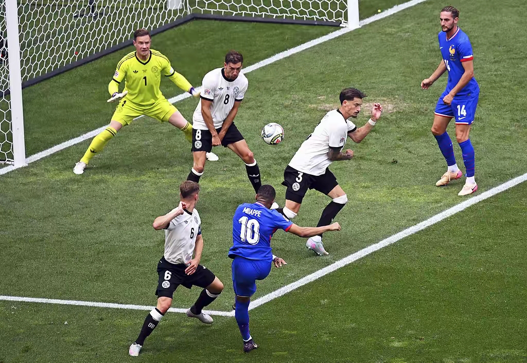 欧国联赛联赛冠军争夺激情上演，悬念连连