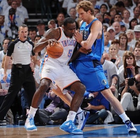 小牛大胜！帕金斯绝杀球迷疯狂的简单介绍