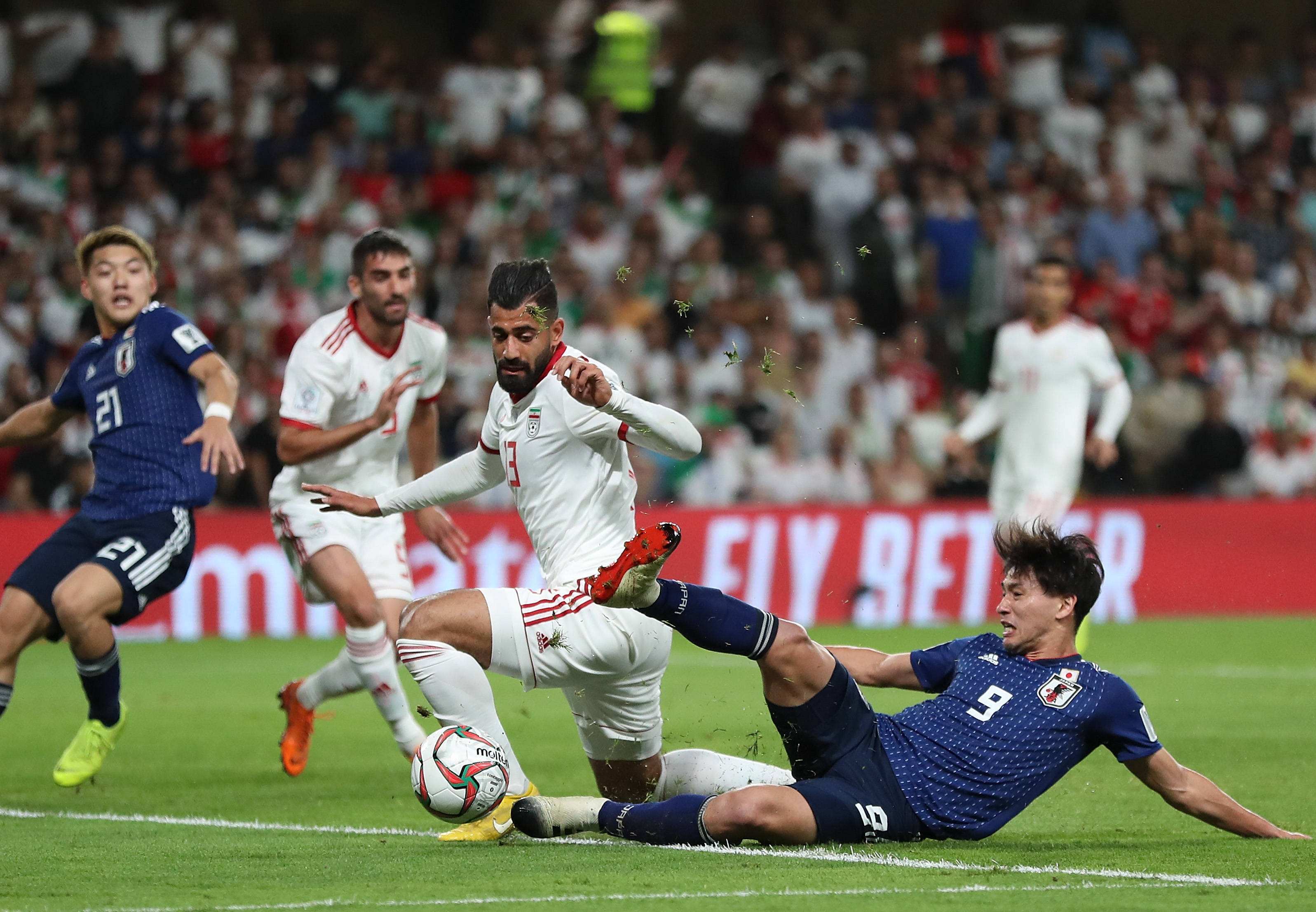 PG电子游戏-一场国际足球赛事引发了球员们的热血