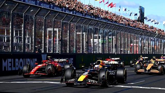 红牛车队力克迈凯伦，汉密尔顿统治全场的简单介绍