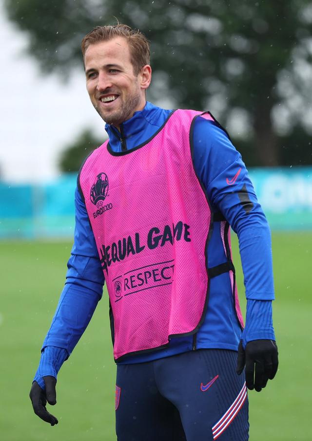 包含法国羽毛球队轻取英格兰羽毛球队，戴资颖制霸全场的词条