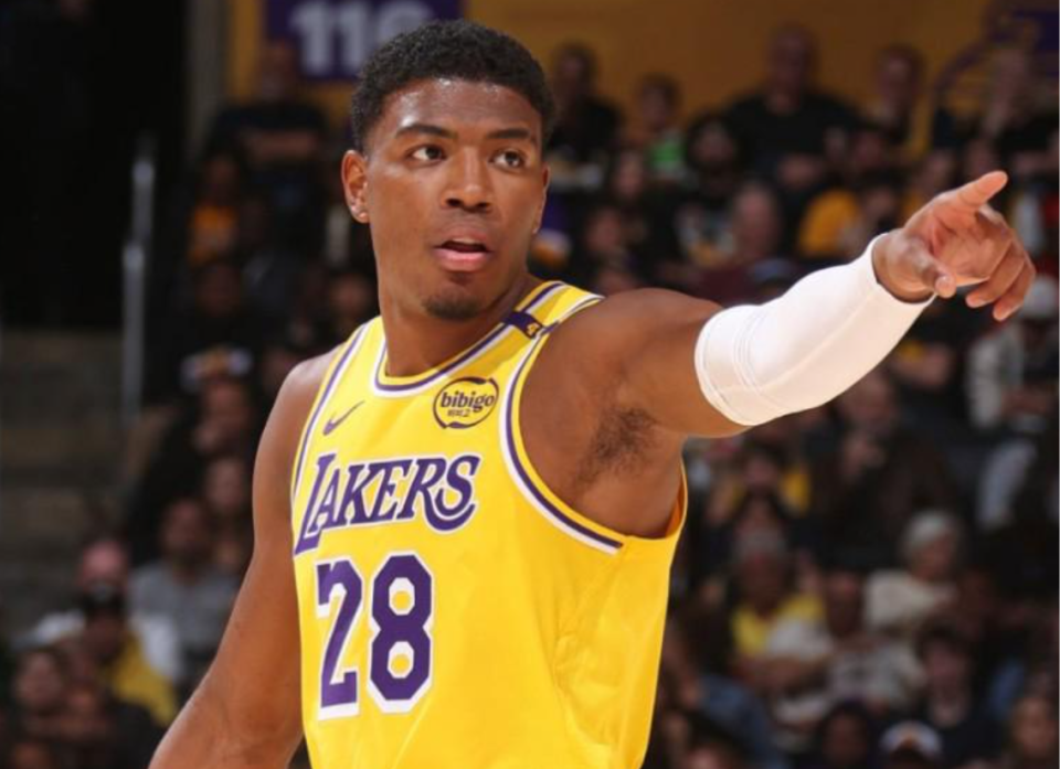 关于湖人险胜灰熊，周琦关键制胜的信息