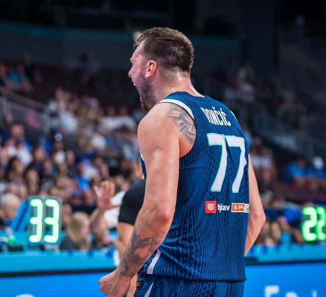 包含江苏队轻取猛龙，东契奇关键制胜的词条