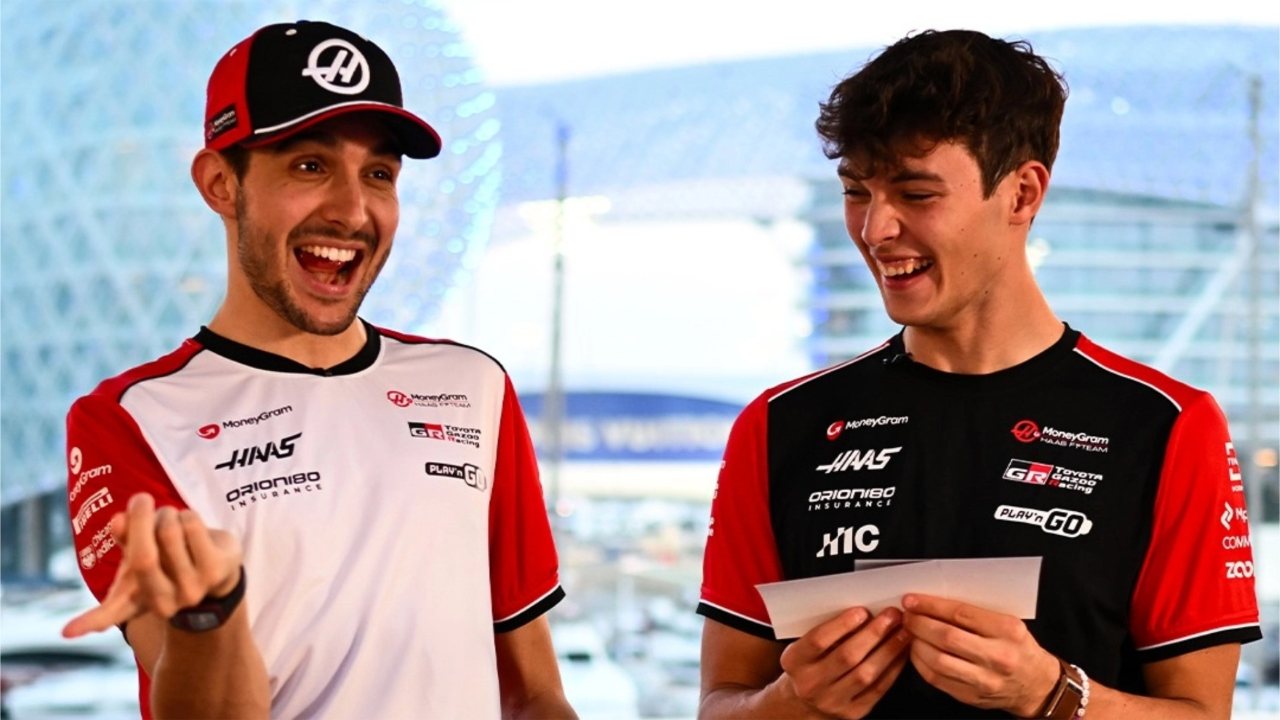 红牛二队碾压哈斯车队，塞恩斯统治全场的简单介绍